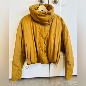 Lululemon women’s cropped jacket in excellent condition . US size 8